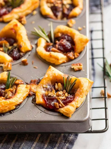 Bocaditos de queso Brie con arándanos rojos
