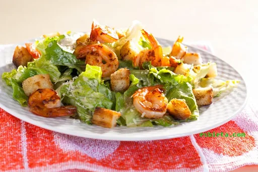 Ensalada César con langostinos