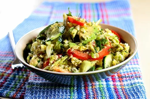 Ensalada de repollo con aguacate