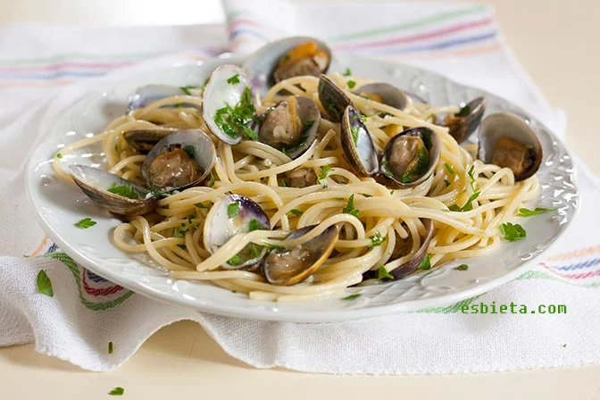 Espaguetis con almejas