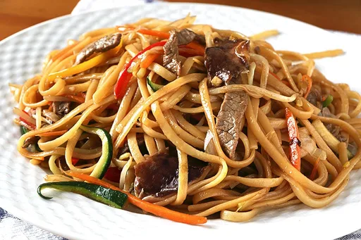 Espaguetis estilo chino. Receta fácil y rápida