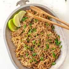 Fideos con sésamo y jengibre