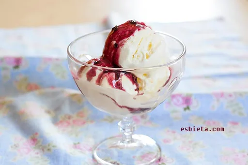 Helado casero de vainilla