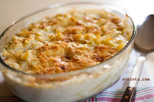 Macarrones gratinados con queso y bechamel