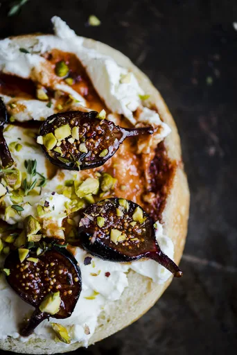 Tartines de higos asados y labneh