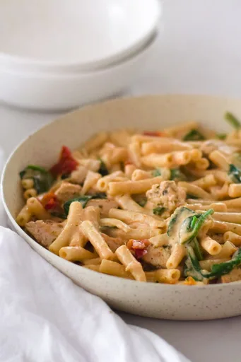 Creamy Sundried Tomato Spinach Pasta