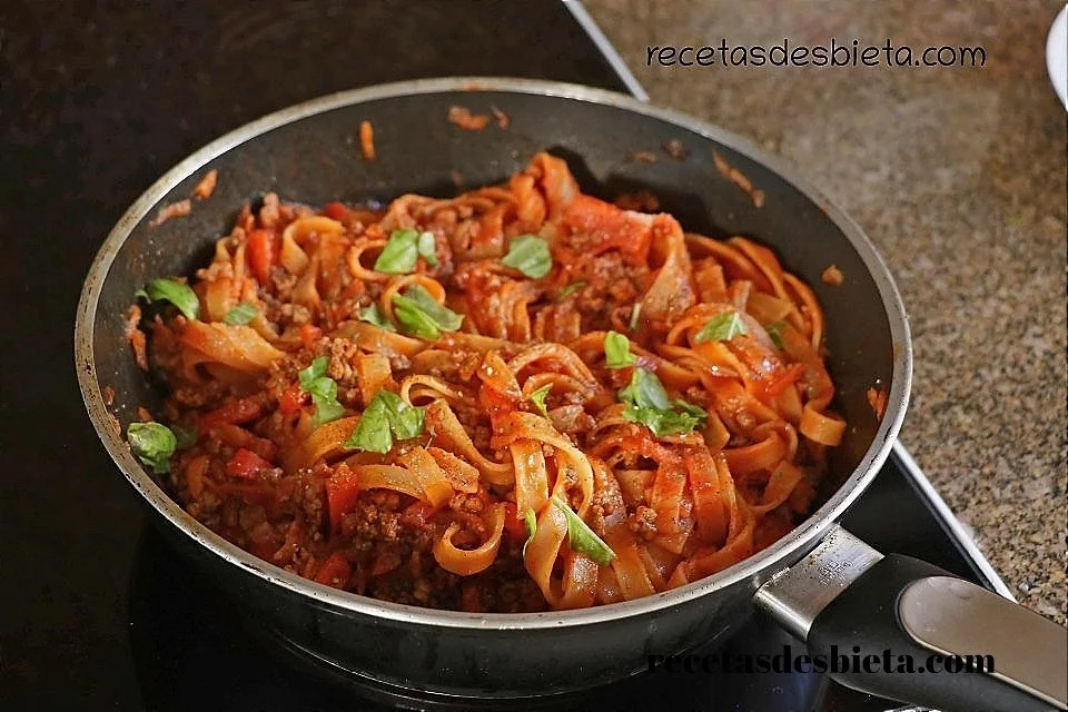 Pasta con salsa de carne