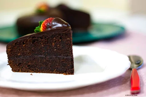 Pastel de chocolate y fresas