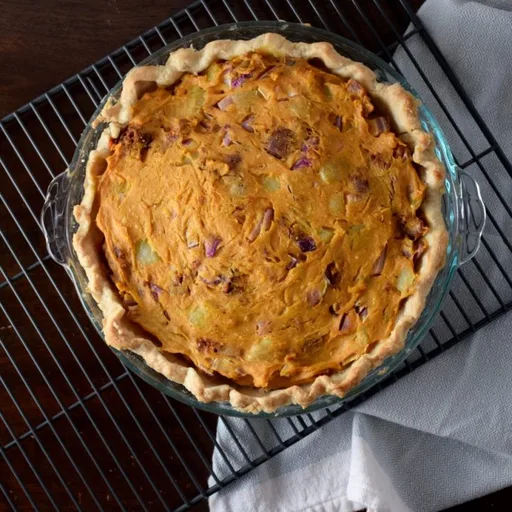 Quiche Vegana de Patata y Salchicha Picante