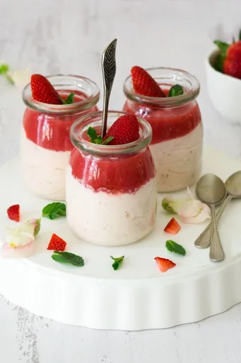 Eggless Strawberry Mousse