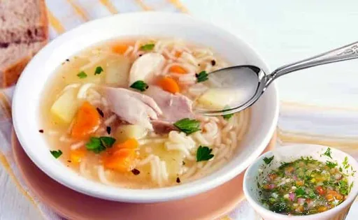 Sopa de Pollo Peruano.