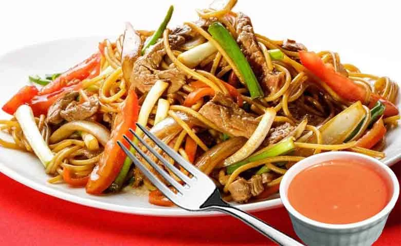 Tallarín Saltado Peruano.