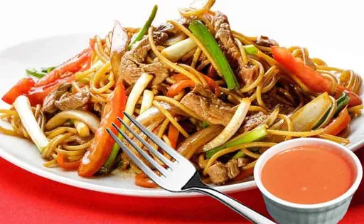 Tallarín Saltado Peruano.