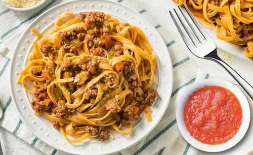 Tallarines Rojos Con Carne.