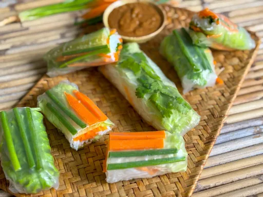 Rollitos tailandeses de papel de arroz (rollitos de primavera frescos)