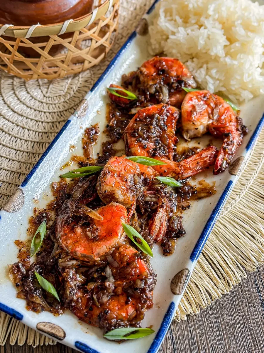 Thai Fried Garlic Shrimp Recipe (20-Minutes!)