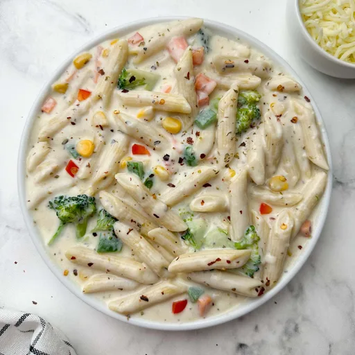 Pasta con salsa blanca (pasta con salsa bechamel)