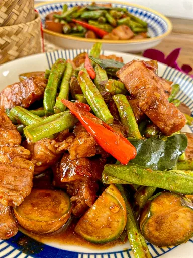 Pad Prik King Recipe (Thai Red Curry Stir-Fry)