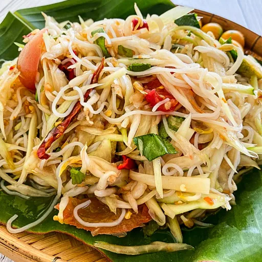 Tam Sua (Thai Papaya Salad with Noodles)