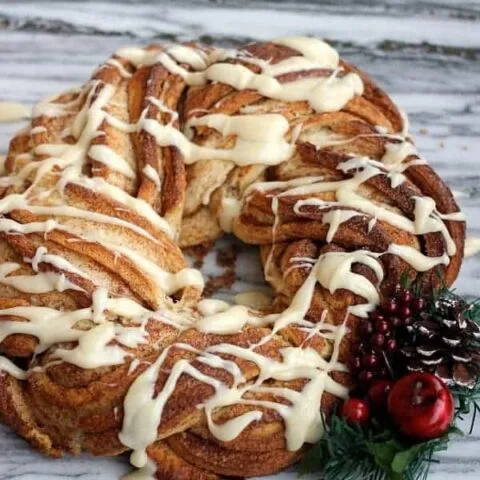 Cinnamon Roll Wreath