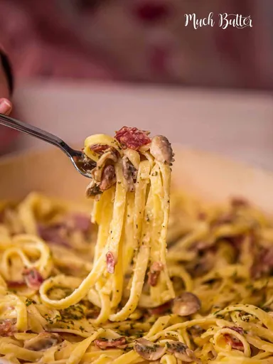 Pasta con bacon de ternera y champiñones halal