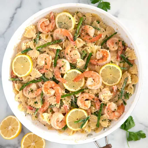 Pasta con gambas, limón, ajo y parmesano