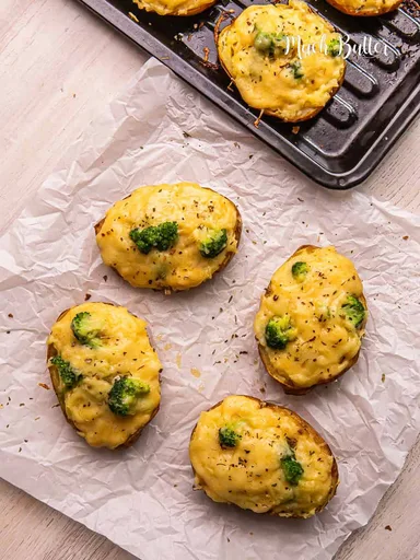 Patatas horneadas con brócoli y queso