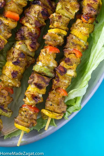 Brochetas de pollo caribeñas