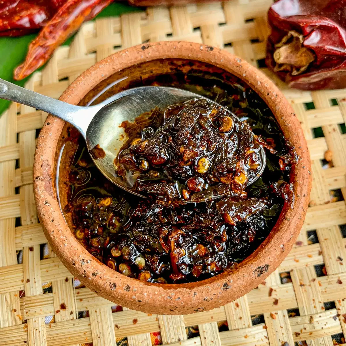 5-Minute Thai Chili Oil Recipe (Nam Mun Prik)