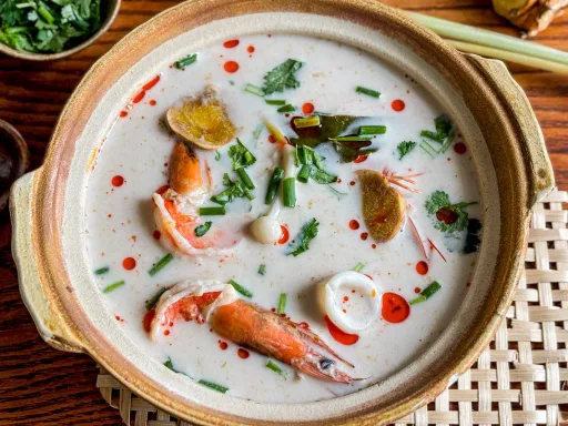 Receta de Tom Kha Talay (Sopa tailandesa de marisco al coco)