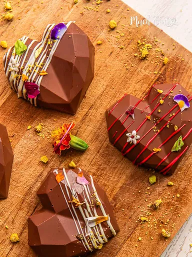 Knafeh Pistachio Chocolate Bar in Heart-Shaped
