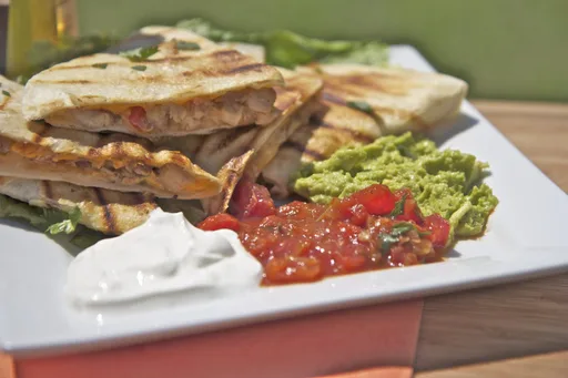 Quesadilla de pollo ahumado y queso