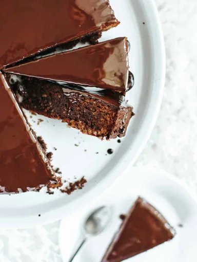Bizcocho húmedo de chocolate negro y aceite de oliva