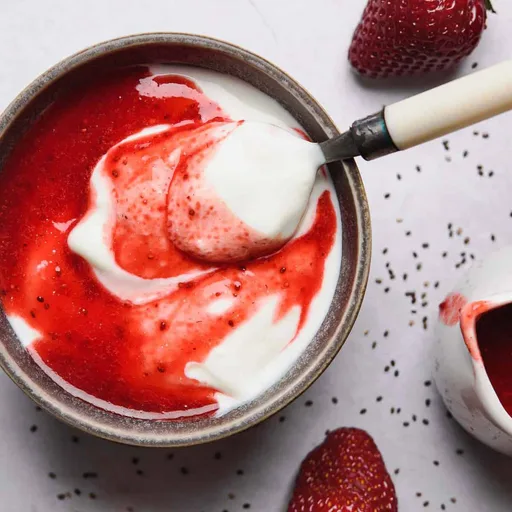 Easy Strawberry Sauce (no cook, sugar-free)