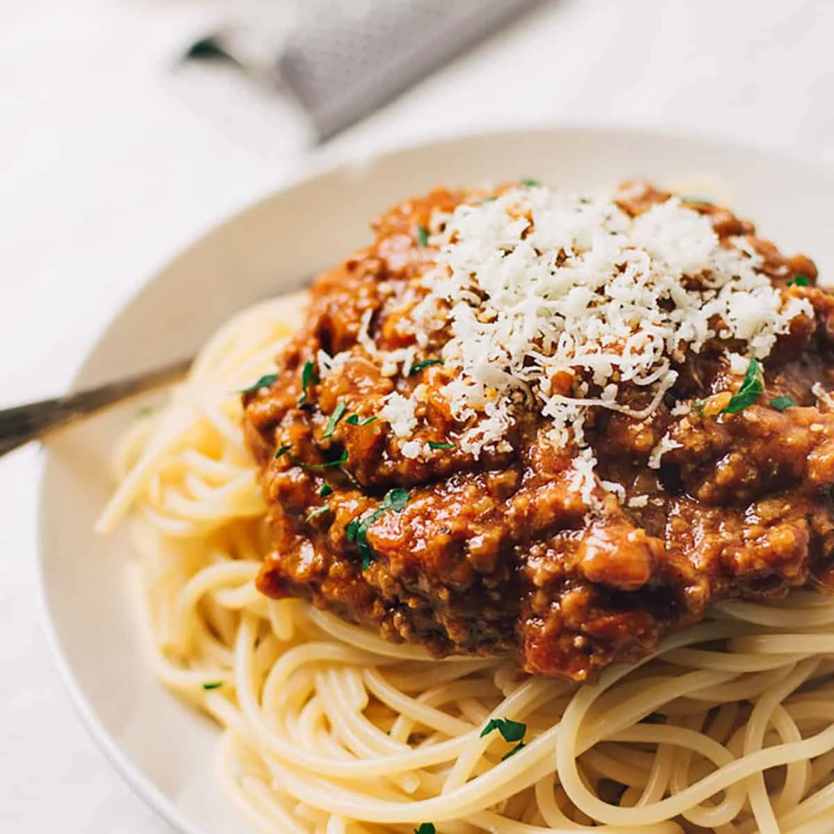 Greek Spaghetti Bolognese (Makaronia Me Kima)