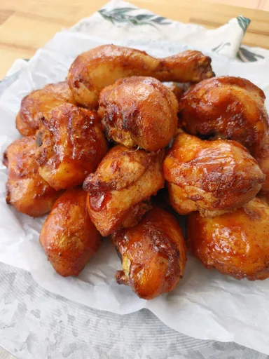 Muslos de pollo a la barbacoa al horno fáciles
