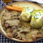 Ternera asada a la sartén con salsa de gravy