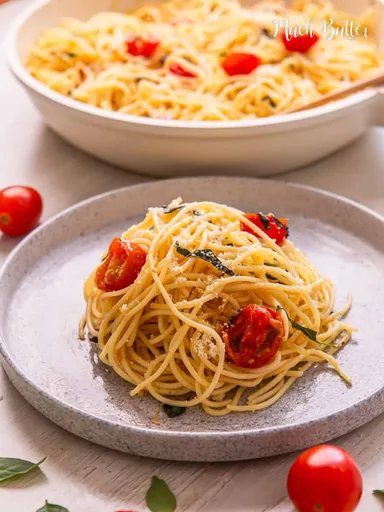 Pasta con Tomate, Albahaca y Parmesano