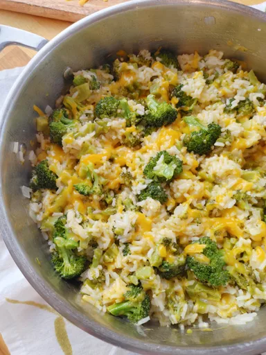 Arroz con brócoli y queso a los fogones