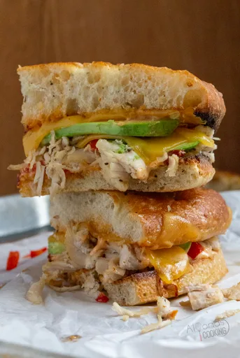 Panini de pollo al chipotle