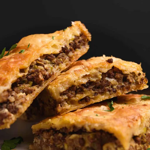 Pastel de carne griego con masa filo (Kimadopita)