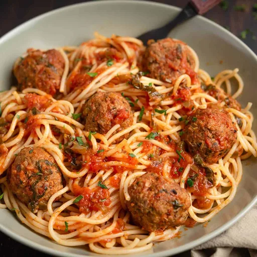 Pasta Fácil con Albóndigas de Cerdo en Salsa