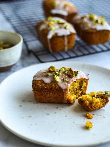 Glutenfreie Zitronen Pistazien Kuchen mit Polenta