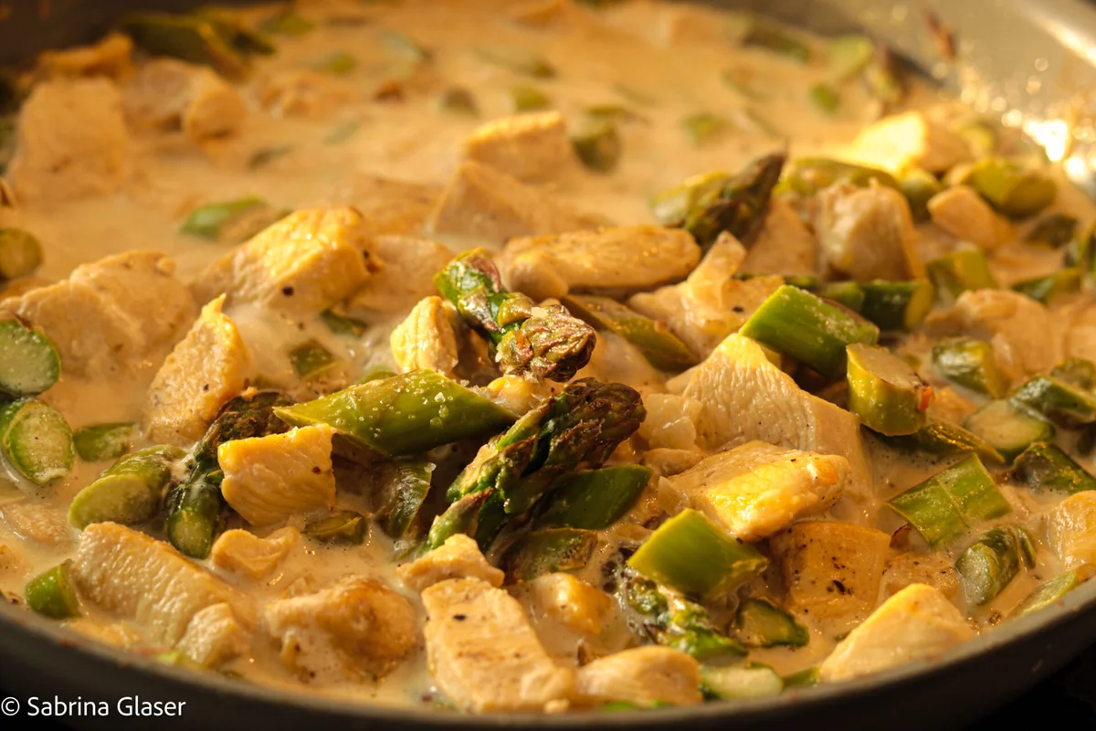 Hähnchengeschnetzeltes mit Spargel