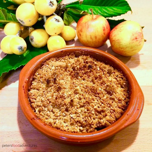 Cemita o crumble de nísperos