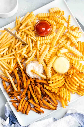 Patatas fritas congeladas en freidora de aire