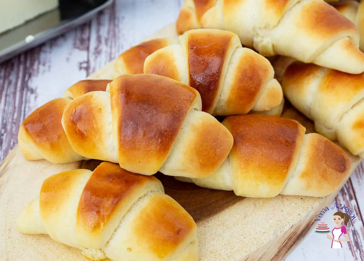 Soft And Fluffy Crescent Rolls (No-Knead)