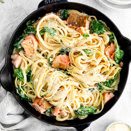 Pasta cremosa con salmón