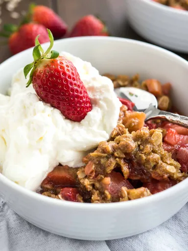 Easy Strawberry Rhubarb Crisp