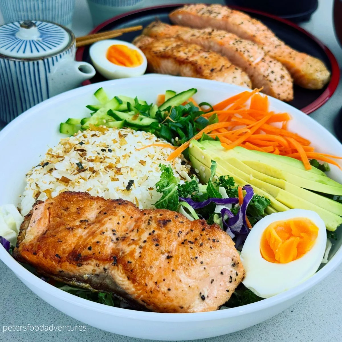 Bol de Arroz con Salmón (Salmón de Piel Crujiente)